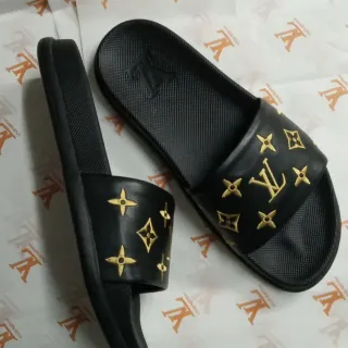 Louis Vuitton Run Away Monogram काला और सोनेला स्लिपर्स