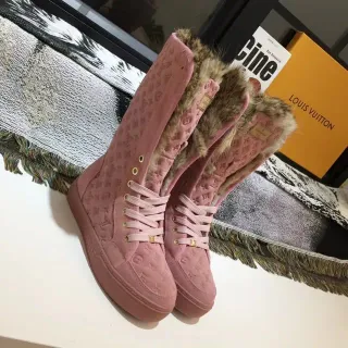 路易威登 Run Away 粉棕色 压印花纹 剪羊毛边 雪靴