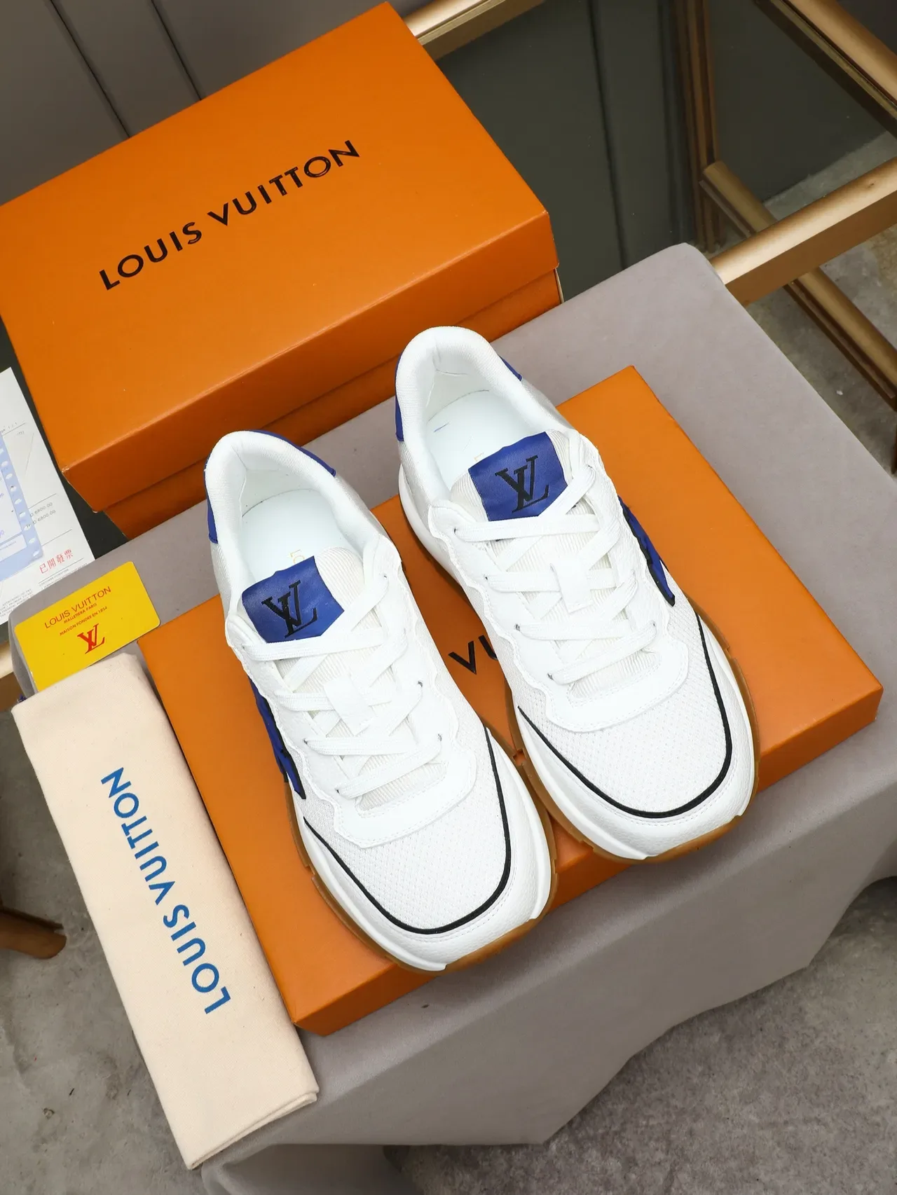 Louis Vuitton Run Away সাদা এবং নীল লাইফস্টাইল স্নিকার 2