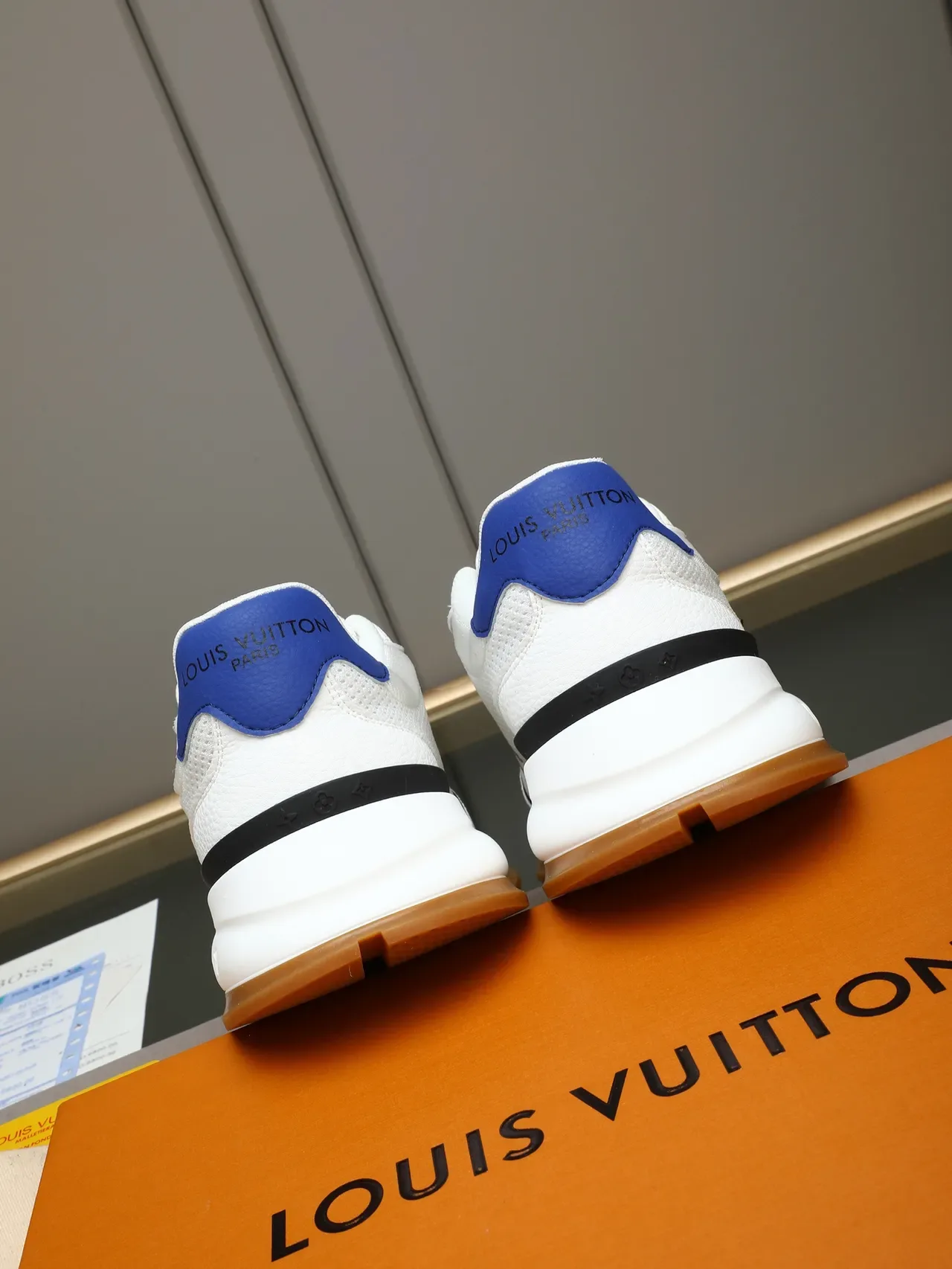 Louis Vuitton Run Away সাদা এবং নীল লাইফস্টাইল স্নিকার 3
