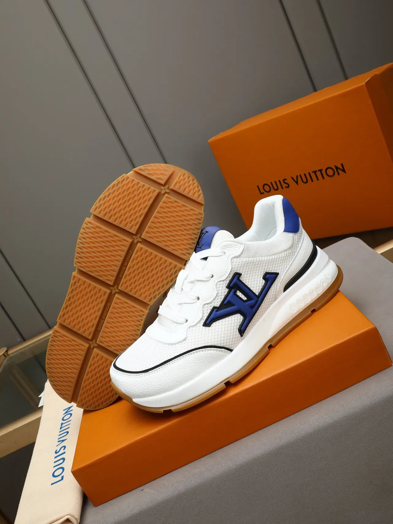 Louis Vuitton Run Away সাদা এবং নীল লাইফস্টাইল স্নিকার 4