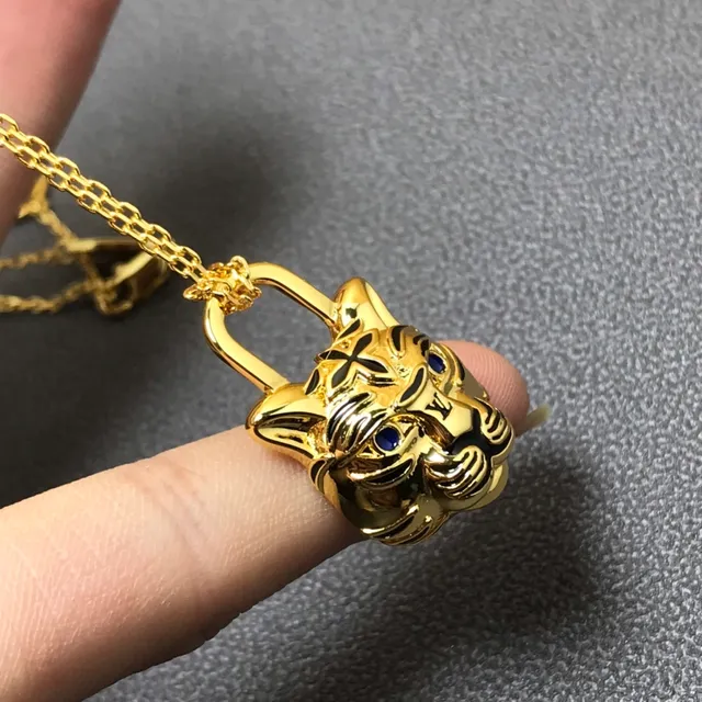 Louis Vuitton Tiger Lock 金色调 搪瓷 蓝宝石眼睛 项链 2