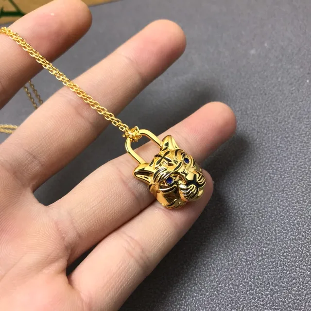 Louis Vuitton Tiger Lock 金色调 搪瓷 蓝宝石眼睛 项链 4