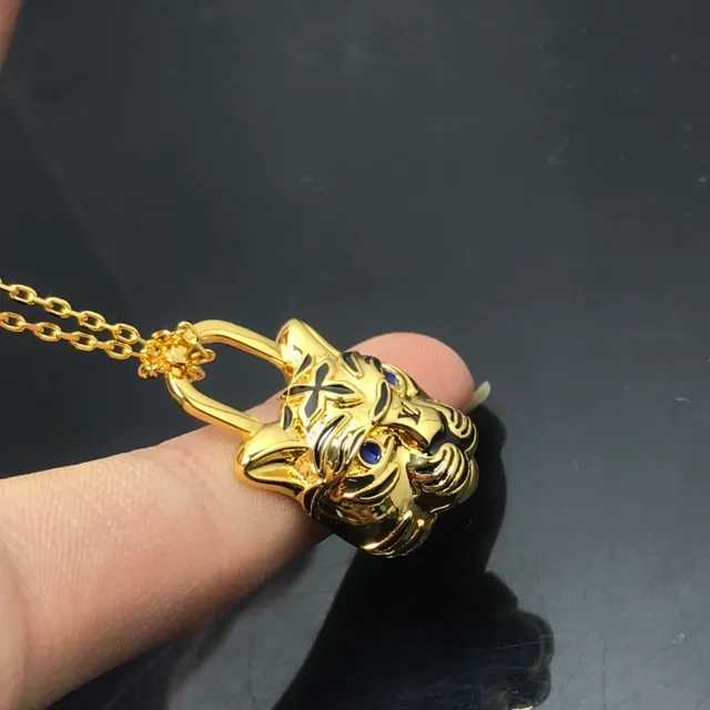 Louis Vuitton Tiger Lock 金色调 搪瓷 蓝宝石眼睛 项链 5