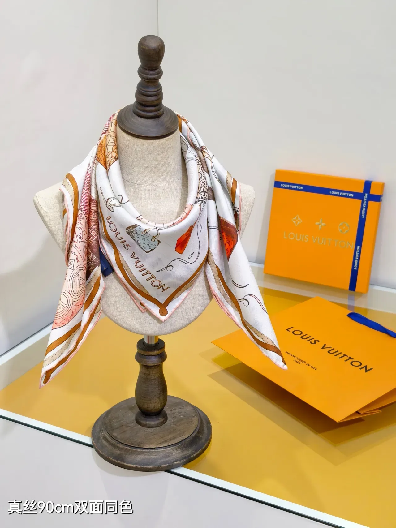 Louis Vuitton Up and Away 90 Foulard en Soie 2