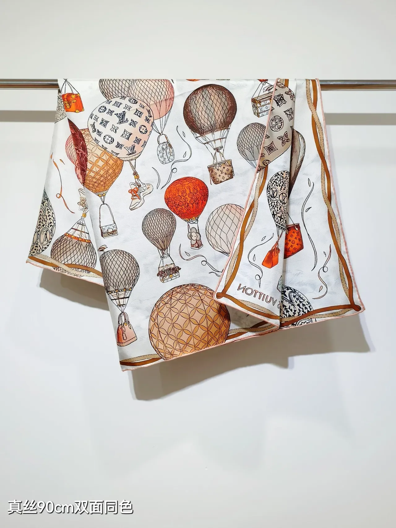 Louis Vuitton Up and Away 90 Foulard en Soie 3