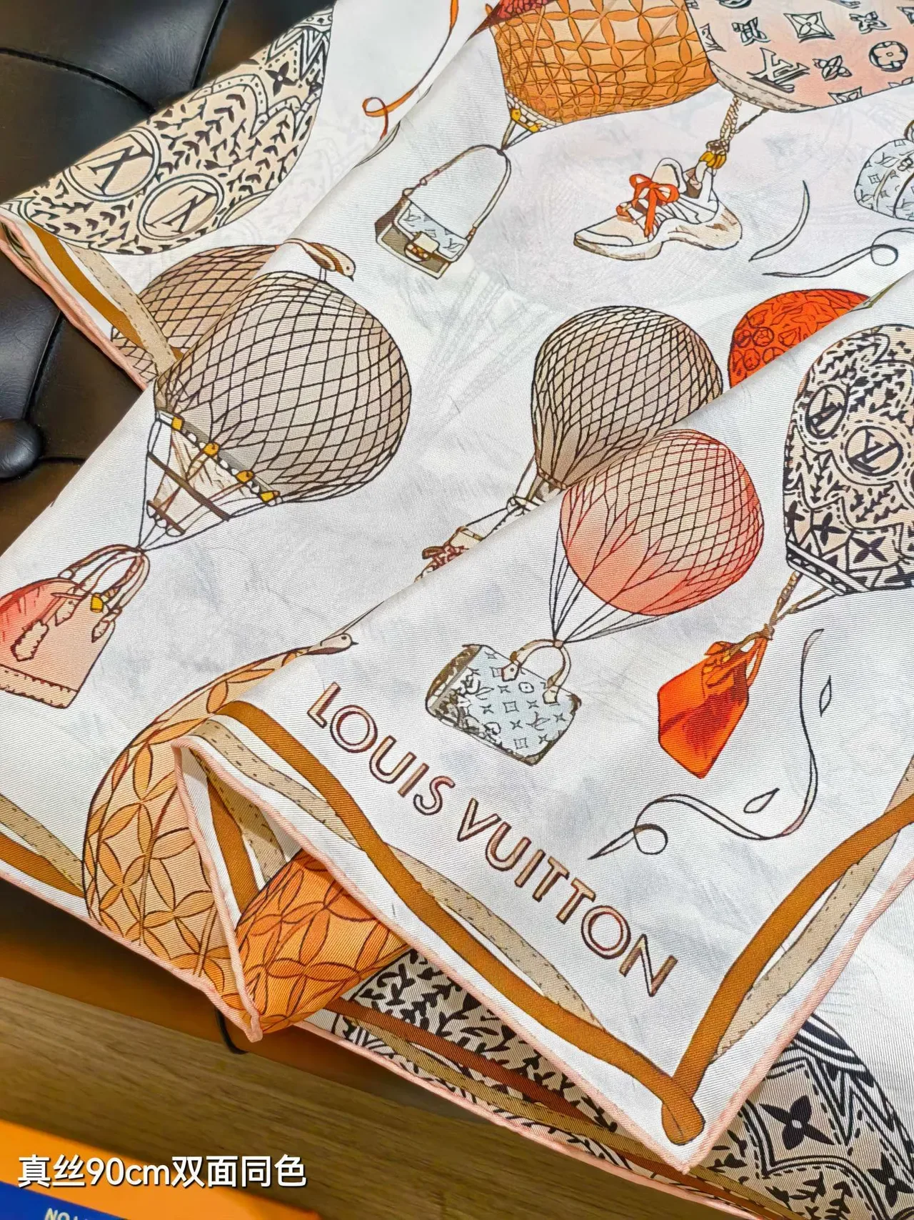 Louis Vuitton Up and Away 90 Foulard en Soie 5