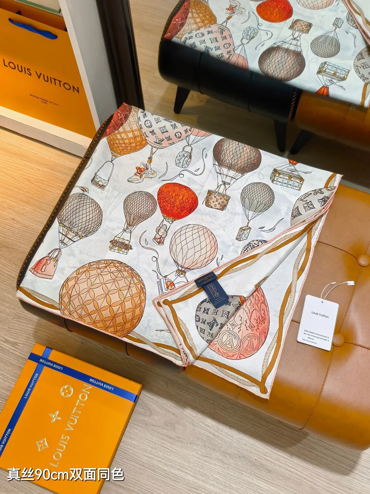Louis Vuitton Up and Away 90 Foulard en Soie 7