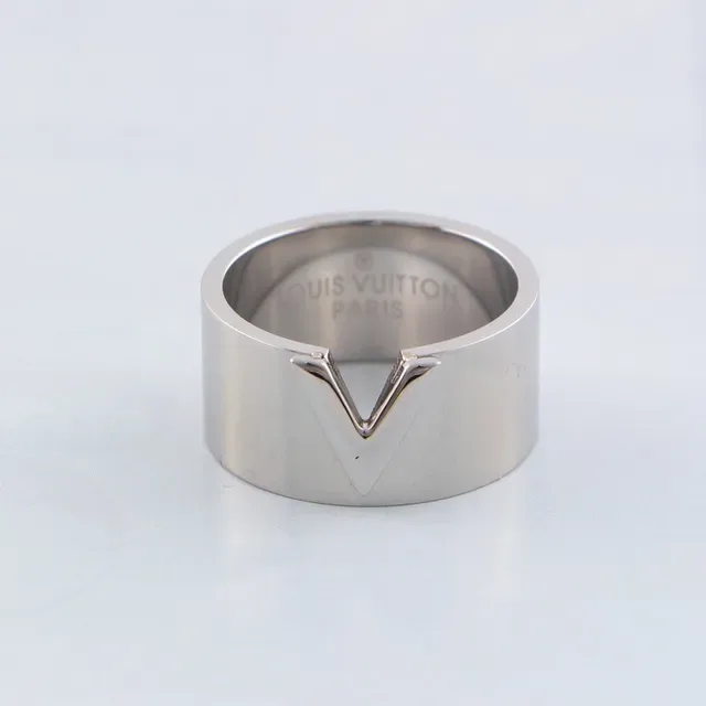 Louis Vuitton V Anillo de Oro y Plata Dos Tonos Banda Ancha 2