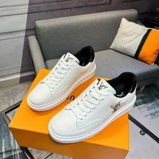 Louis Vuitton Zapatillas Lifestyle de Cuero Blanco y Negro Low Top Bordado Motivo Lateral