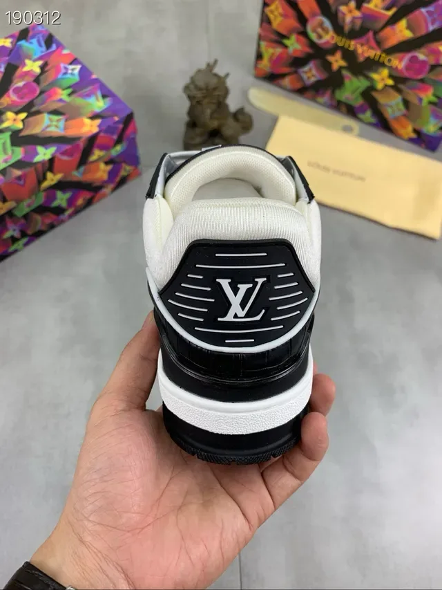 Louis Vuitton White Black Low-Top Crocodile-Embossed Leather Lifestyle Sneakers 2