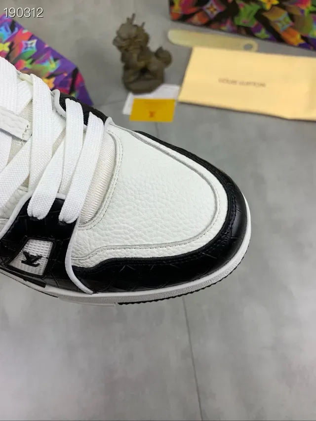 Louis Vuitton White Black Low-Top Crocodile-Embossed Leather Lifestyle Sneakers 5