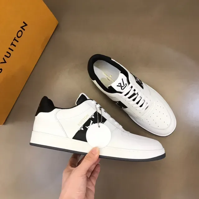 Louis Vuitton सादा कालो लो-टॉप चामड़ा उपर लाइफस्टाइल स्निकार 7