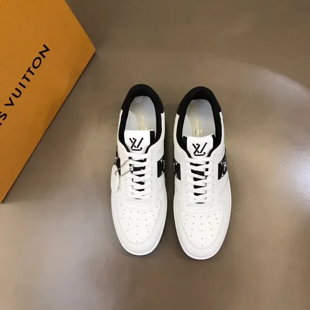 Louis Vuitton सादा कालो लो-टॉप चामड़ा उपर लाइफस्टाइल स्निकार 9