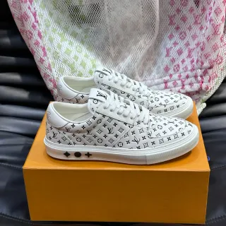 Louis Vuitton সাদা কালো মনোগ্রাম-প্রিন্ট লেদার লো-টপ লাইফস্টাইল স্নিকার্স