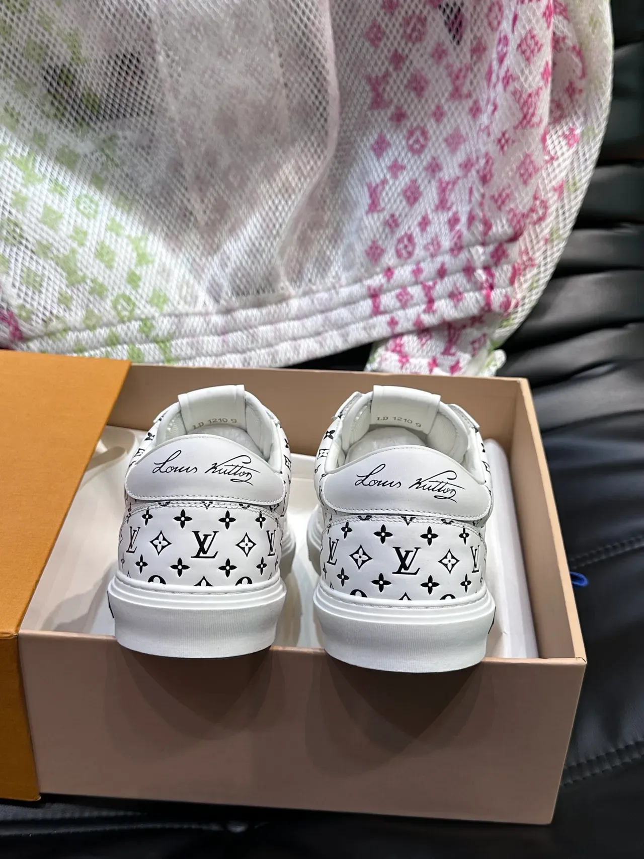 Louis Vuitton সাদা কালো মনোগ্রাম-প্রিন্ট লেদার লো-টপ লাইফস্টাইল স্নিকার্স 3