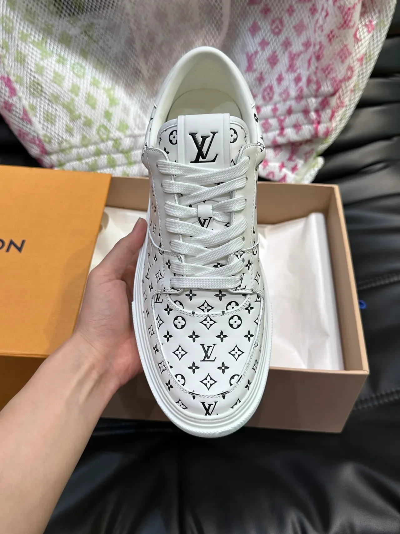 Louis Vuitton সাদা কালো মনোগ্রাম-প্রিন্ট লেদার লো-টপ লাইফস্টাইল স্নিকার্স 4