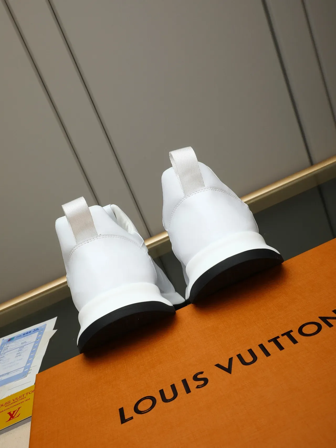Louis Vuitton সাদা কালো স্লিপ-অন মনোগ্রাম লেদার লাইফস্টাইল স্নিকার্স 3
