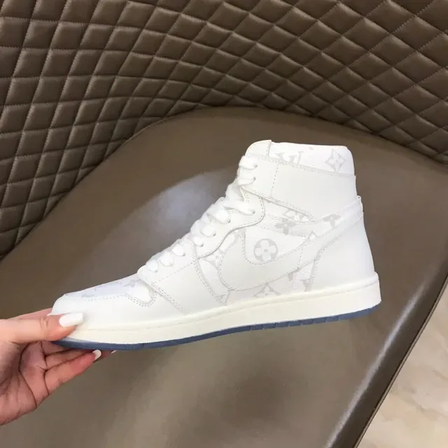 Louis Vuitton Tênis Lifestyle Branco e Azul de Topo Alto com Estampa Monograma 3