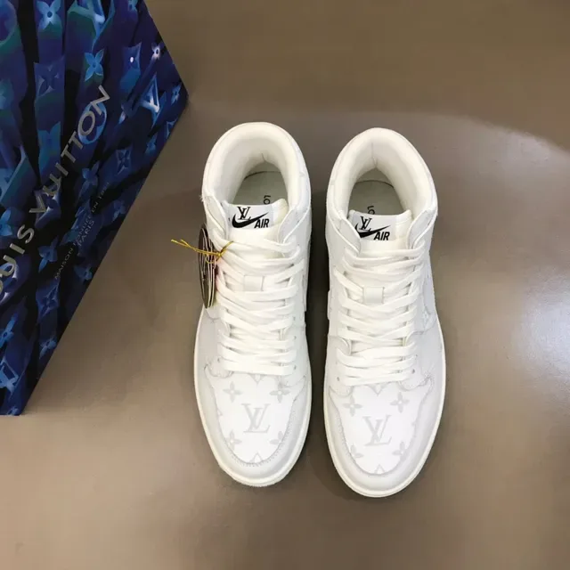 Louis Vuitton Tênis Lifestyle Branco e Azul de Topo Alto com Estampa Monograma 9
