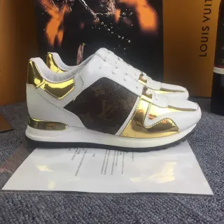 Louis Vuitton Zapatillas Lifestyle con Lona Monograma Blanco y Oro Acentos Metálicos