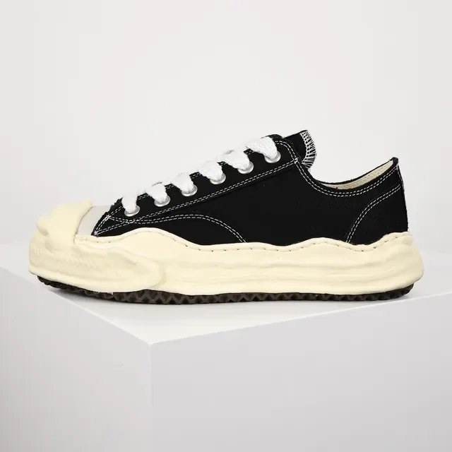Maison Margiela Tabi Sneaker Black and Off-White Lifestyle Sneakers 9