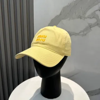 Miu Miu Logo bordado Amarillo pálido Gorra de béisbol