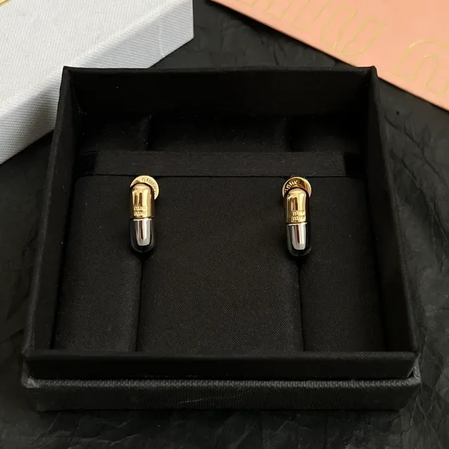 Miu Miu Boucles d'oreilles dorées argent en forme de capsule bicolores métalliques 4