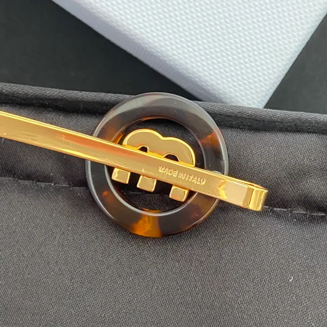 Miu Miu Logo Attache-cheveux Marron Doré Disque Circulaire en Résine Broche de Monogramme Ornée de Cristaux 7