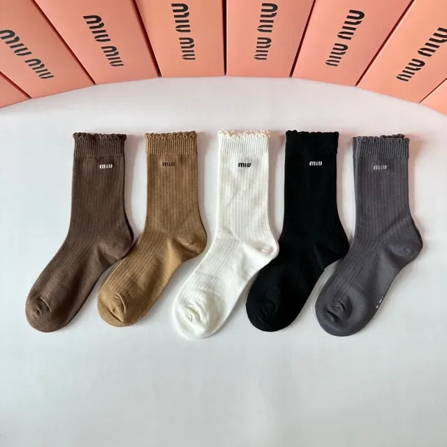 Miu Miu Chaussettes tricot côtelé avec logo 2