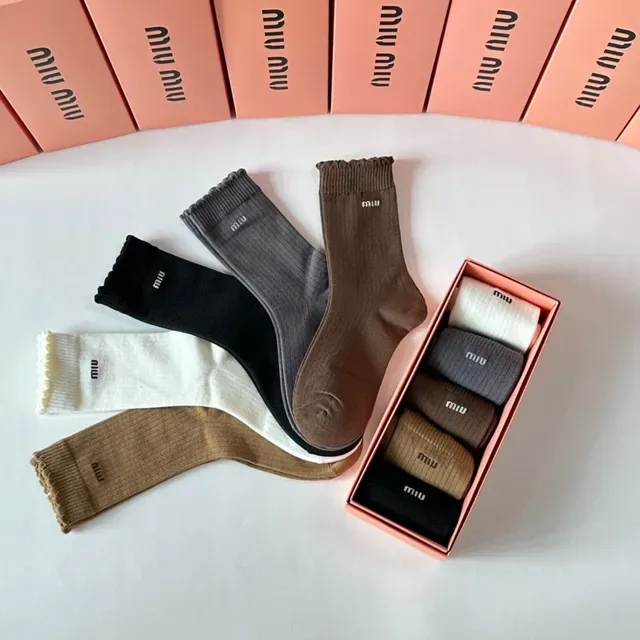 Miu Miu Chaussettes tricot côtelé avec logo 9