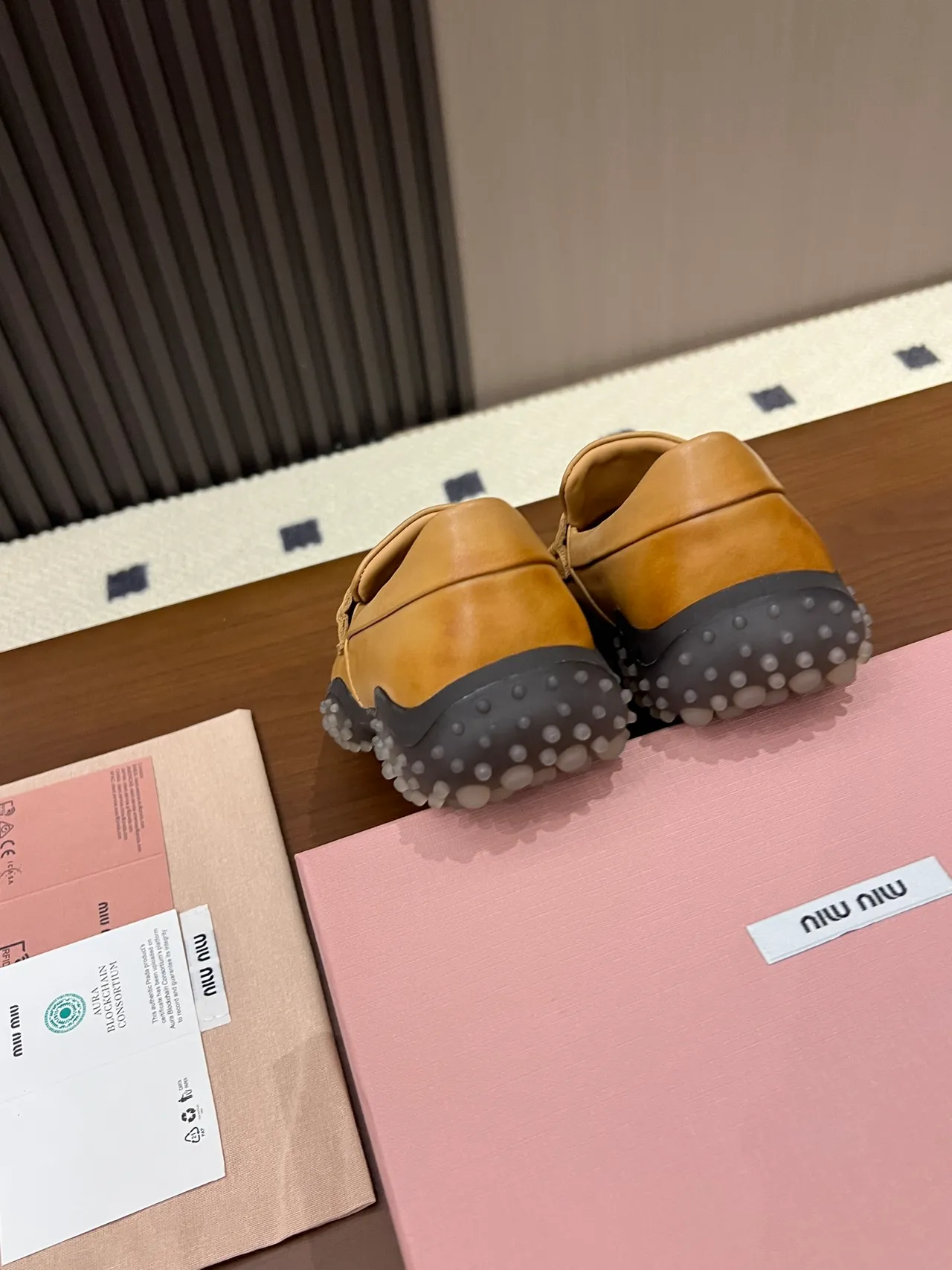 Miu Miu Wander mocassins en cuir jaune moutarde 2