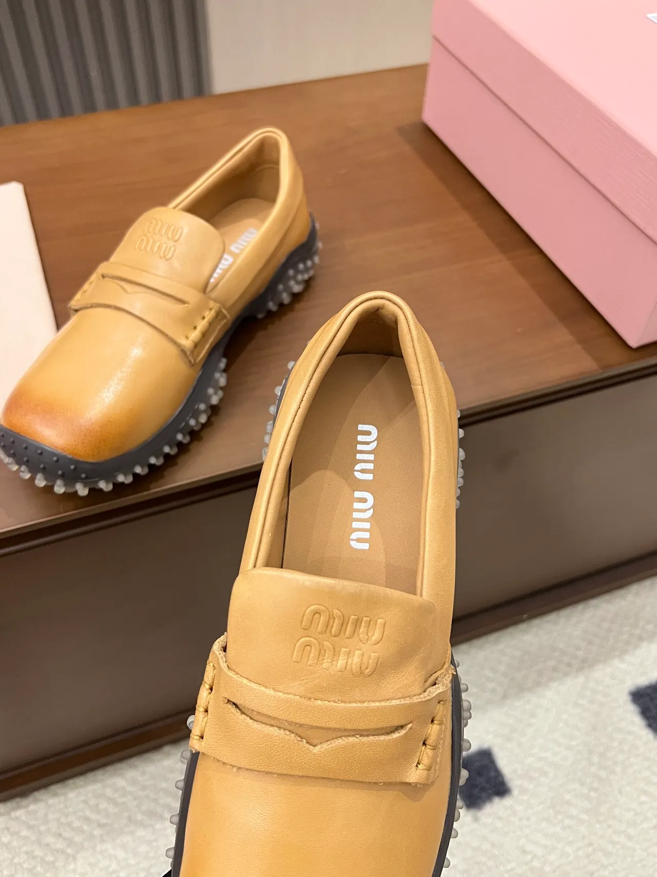 Miu Miu Wander mocassins en cuir jaune moutarde 3