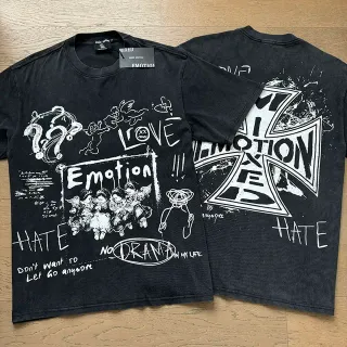 Camiseta oversized negra desgastada con estampado gráfico de emociones mixtas