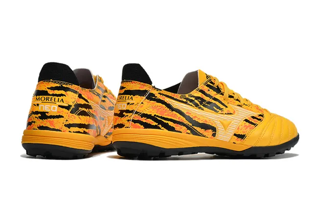 Mizuno Sapatos de futebol turf branco preto com embuço acolchado superposição de estampado zebra 23