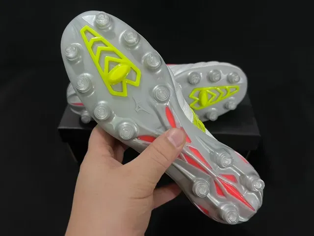 Mizuno White Gray Synthetic Upper Molded Soleplate Firm-Ground Soccer Shoes 2