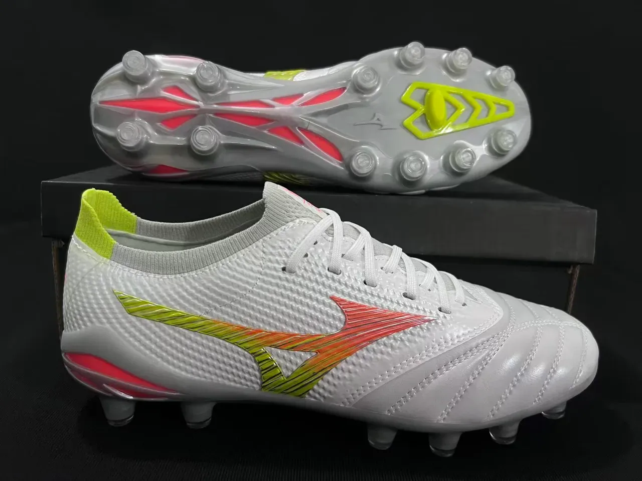 Mizuno White Gray Synthetic Upper Molded Soleplate Firm-Ground Soccer Shoes 7