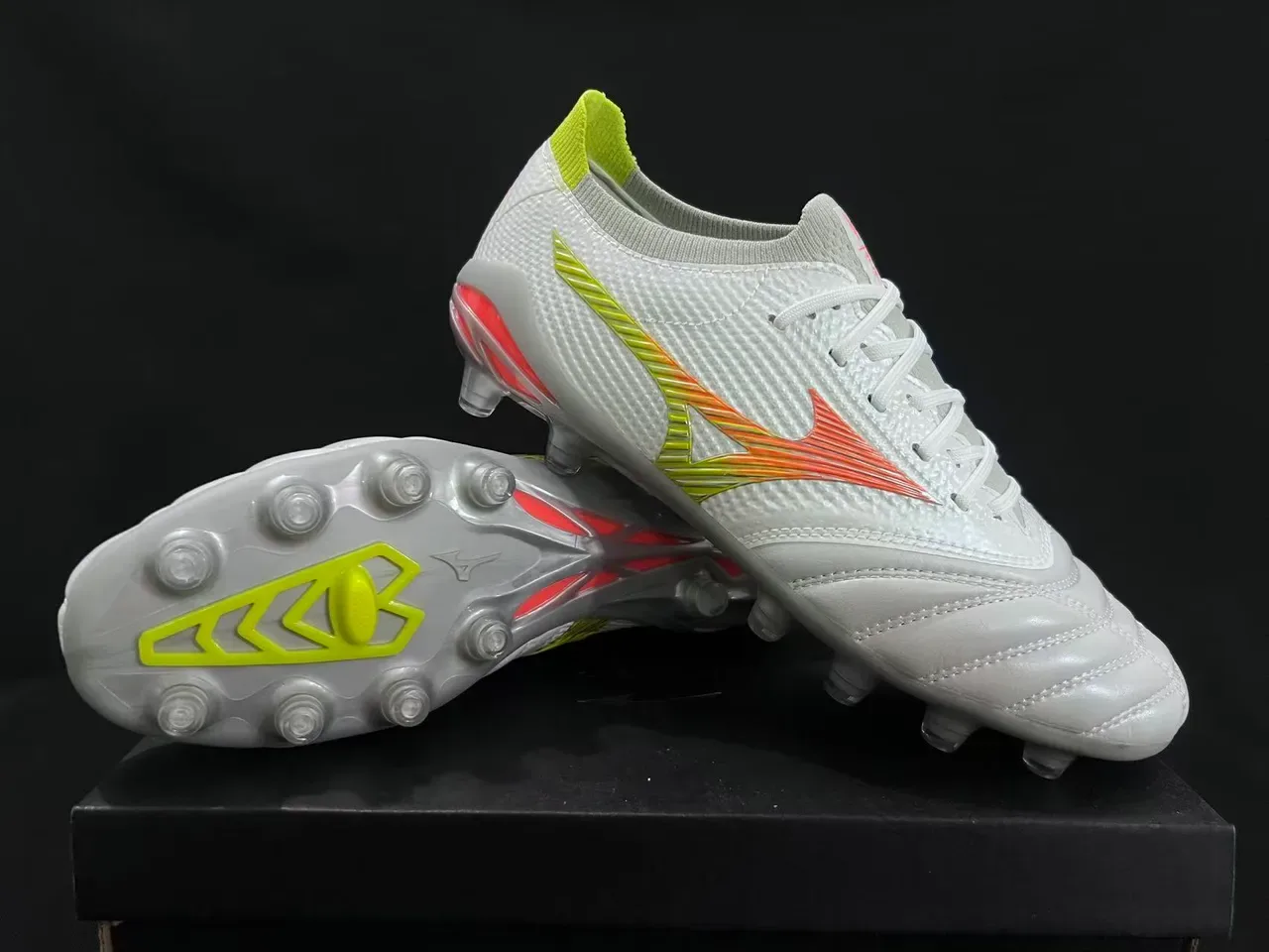 Mizuno White Gray Synthetic Upper Molded Soleplate Firm-Ground Soccer Shoes 10