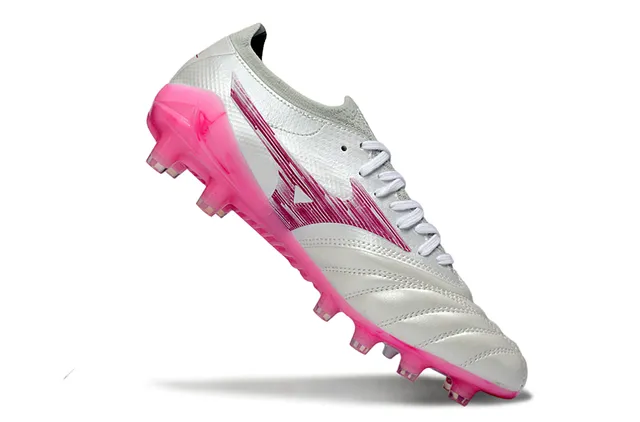 Mizuno Chaussures de football blanc et rose, pointe en cuir quilté, toe synthétique, graphique d'onde, pour terrain ferme 2