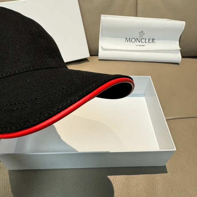 Moncler Preto Vermelho Construção de Seis Painéis Logo Bordado Boné de Beisebol 7