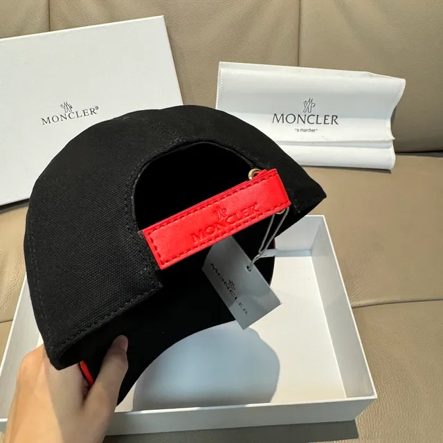 Moncler Preto Vermelho Construção de Seis Painéis Logo Bordado Boné de Beisebol 8