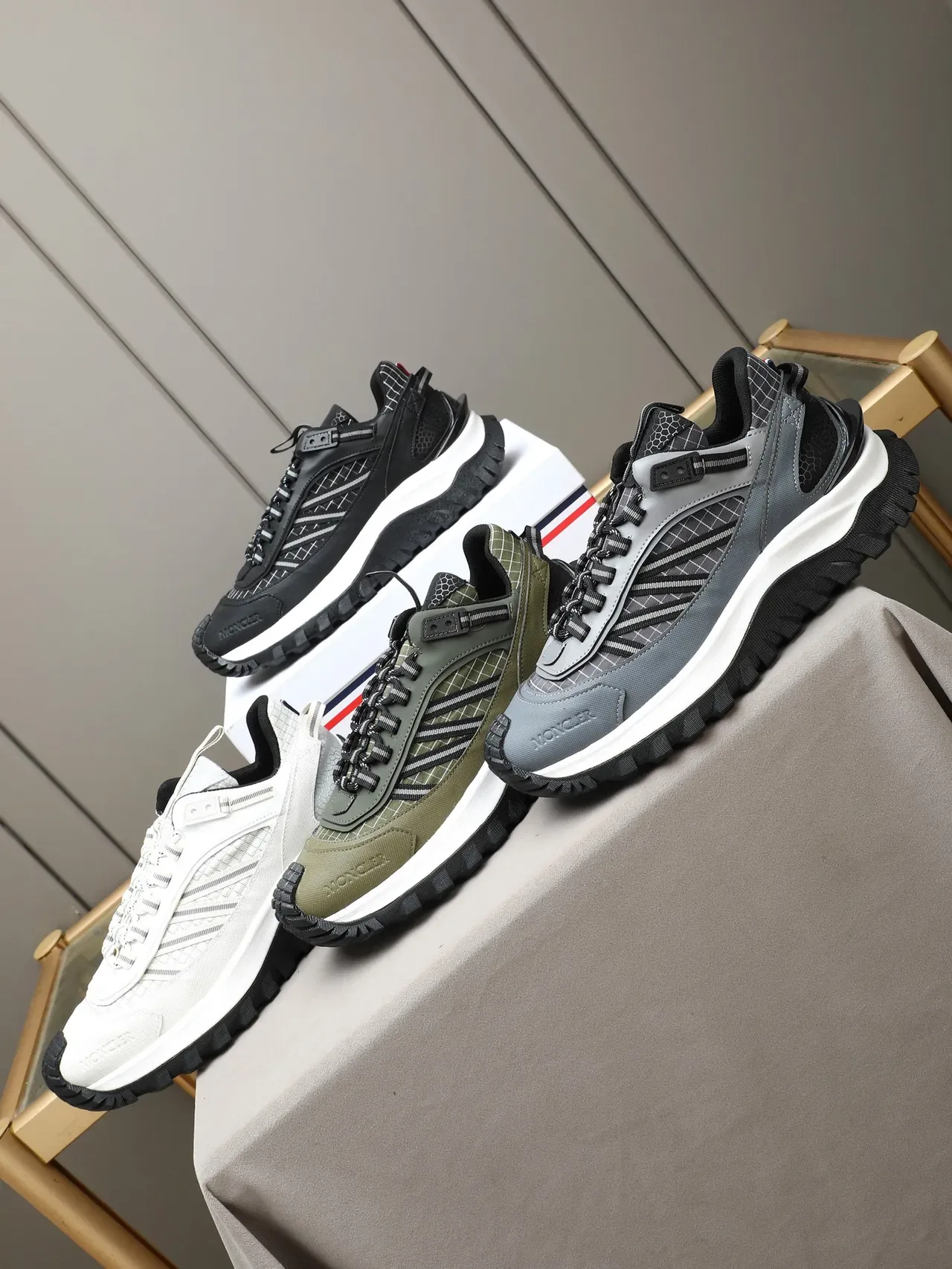 Moncler 黑白 技术网状鞋面 六边形纹理面板 生活方式运动鞋 2