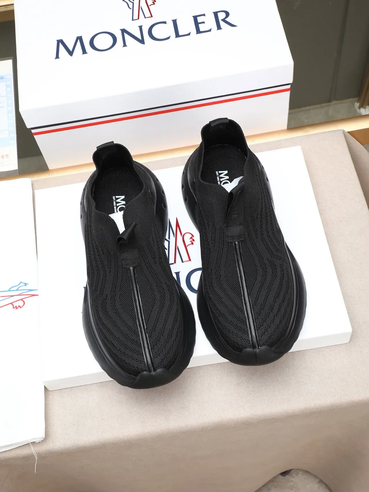 Moncler Tênis Lifestyle Slip-On Preto de Malha 2