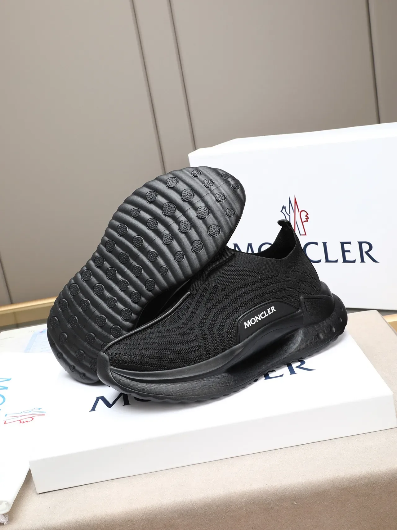 Moncler Tênis Lifestyle Slip-On Preto de Malha 4
