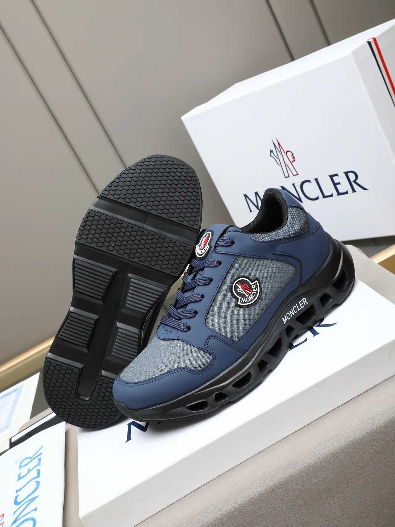 Moncler Tênis Lifestyle Color Cinza Marinho Parte Superior Mesh-Synthetic Perfurado Solado Intermediário Preto Tênis Lifestyle 5