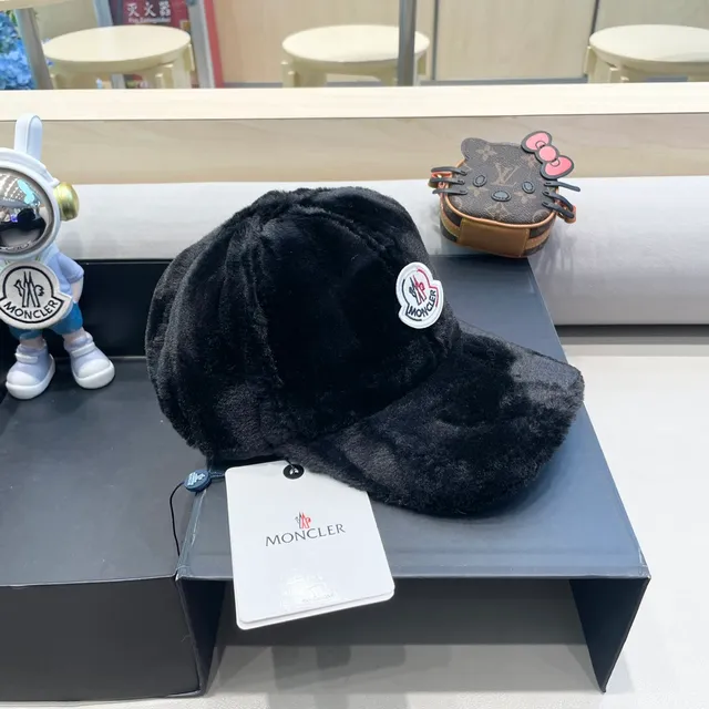 Moncler Plush 黑色棒球帽 4
