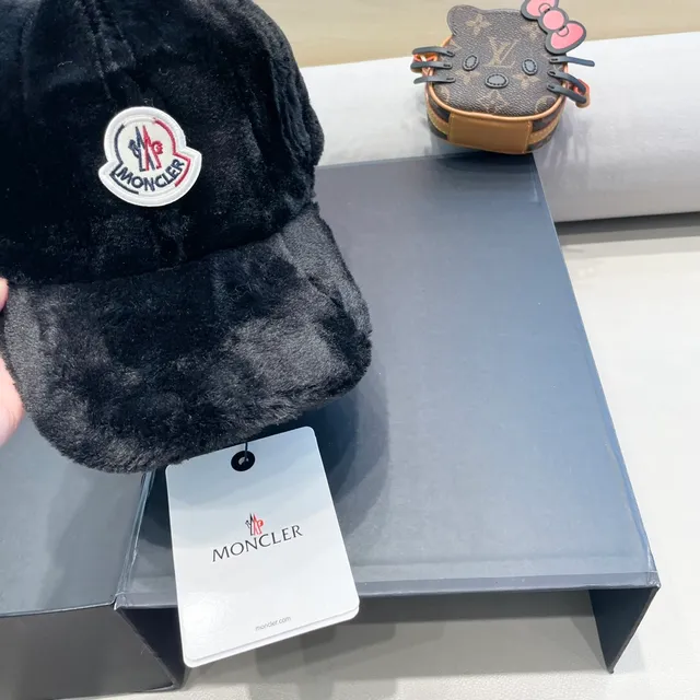 Moncler Plush 黑色棒球帽 5
