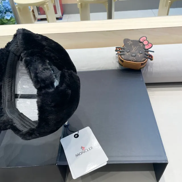 Moncler Plush 黑色棒球帽 8