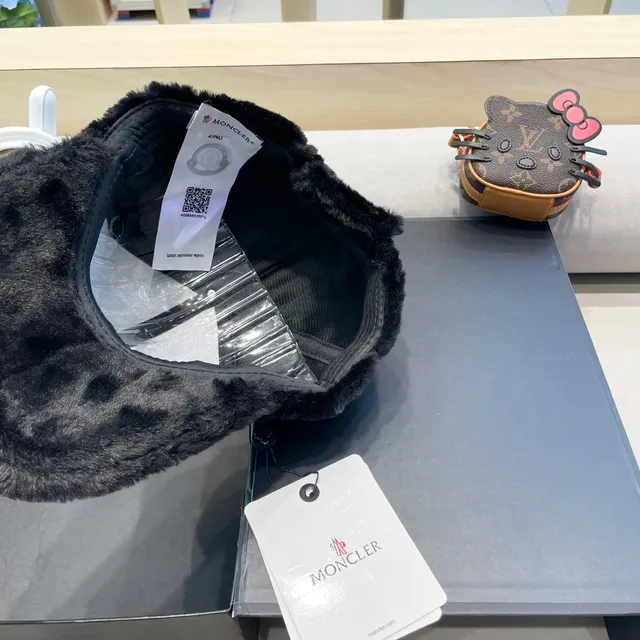 Moncler Plush 黑色棒球帽 9