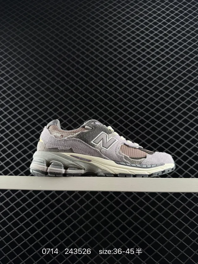 New Balance 2002R حذاء رياضي وردي بنفسجي شعري كبير 3
